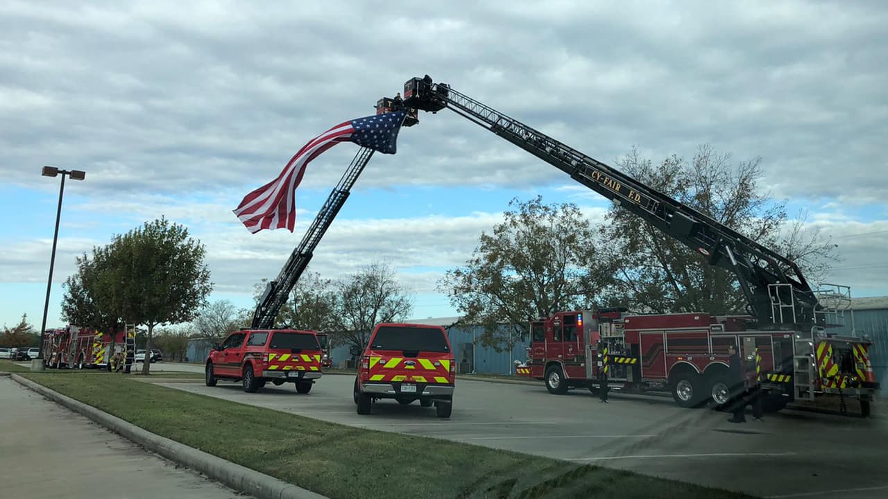En la ceremonia solemne solo estuvieron presentes allegados al oficial Ernest Leal.