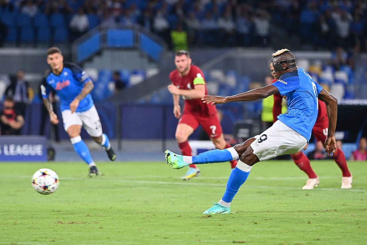 Napoli venció al Liverpool por 4-1 con un doblete de Piotr Zienlinski, así como los tantos de Anguissa y Giovanni Simeone. Hirving Lozano ingresó e la segunda parte, pero no pudo anotar.