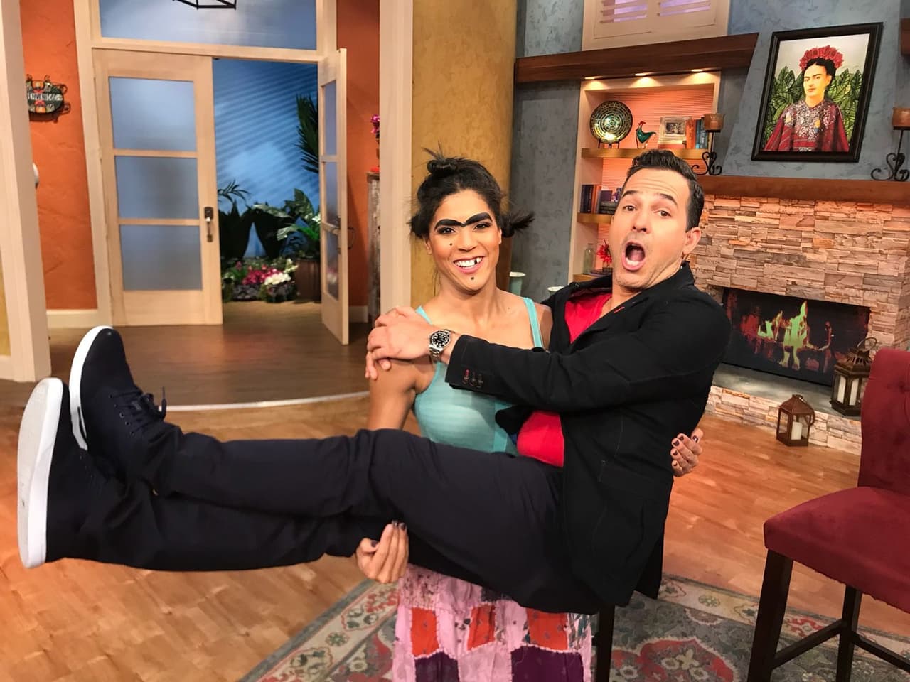 "¡A este me lo llevo yo!", dijo. Tomándolo presurosa entre sus brazos.