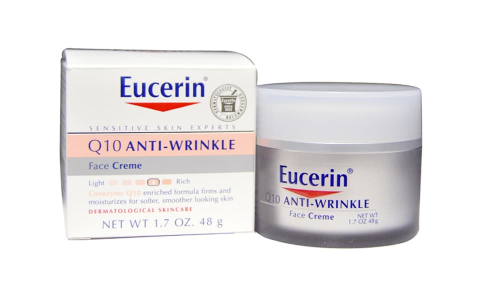 15. ANTI-WRINKLE Q10, Eucerine, Walgreens, $9.79 dólares| Antes de aplicar tu maquillaje es importante aplicar una crema humectante y anti arrugas. Esta textura es ideal para las pieles secas, es libre de fragancia por lo que también le funciona bien a las pieles sensibles. Después de usarla notarás que la piel queda suave y evita que la piel pierda la humedad. Ideal para usar en climas muy secos.