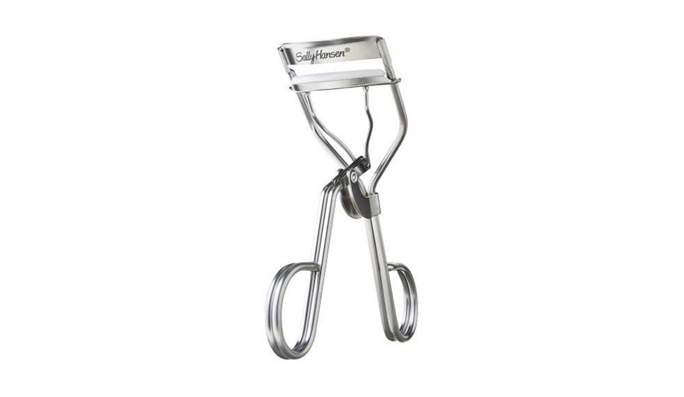 9. CLASSIC METAL EYELASH CURLER, Sally Hansen, Target, $2.89 dólares| Funciona perfectamente para rizar las pestañas antes de maquillarlas. Realmente riza fácilmente, lo que ayuda a lograr un efecto de ojos más abiertos. Viene con una goma de repuesto, una vez que ambas gomas se termina (la que viene cuando es nuevo y la de repuesto) es momento de reemplazarlo por otro nuevo.