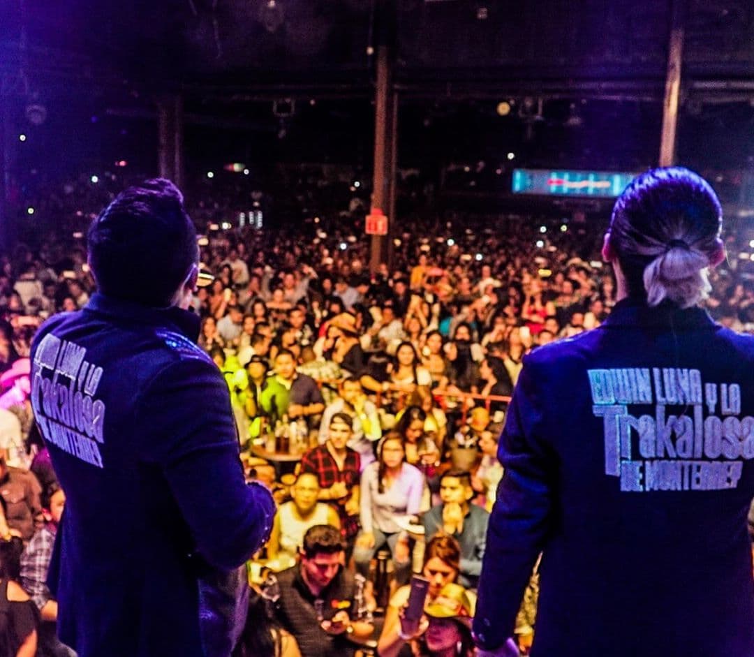 Y continuó: “A todos ustedes por el maravilloso apoyo y muestras de cariño que me dieron en cada una de las presentaciones, créanme que es la mejor recompensa que puedo tener en mi vida, gracias a mis compañeros inmensamente gracias por ser unos luchadores de mil batallas, de aventuras, de experiencias buenas y malas. Son unos chingones en toda la extensión de la palabra. Se les quiere, Dios me los bendiga siempre a cada lugar a donde vayan”.