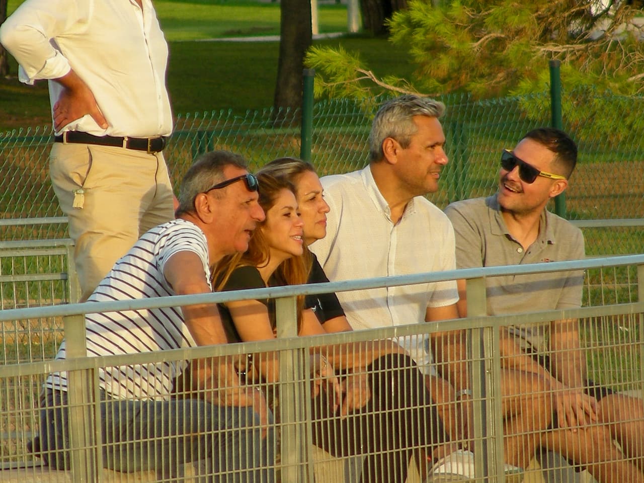 El hermano de la cantautora colombiana, Tonino, también estaba ahí apoyando a Milan. 
<br>