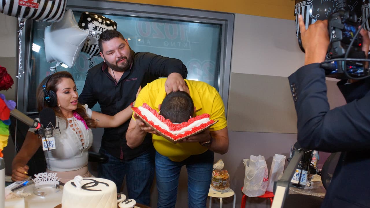 La Bronca cumplió años y se armó una fiesta en la cabina del Free-guey show.