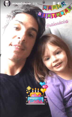 Fue a través de Instagram Stories que el actor y la pequeña Kailani unieron sus voces para cantar ‘Happy Birthday mamá’ entre risas.
<br>