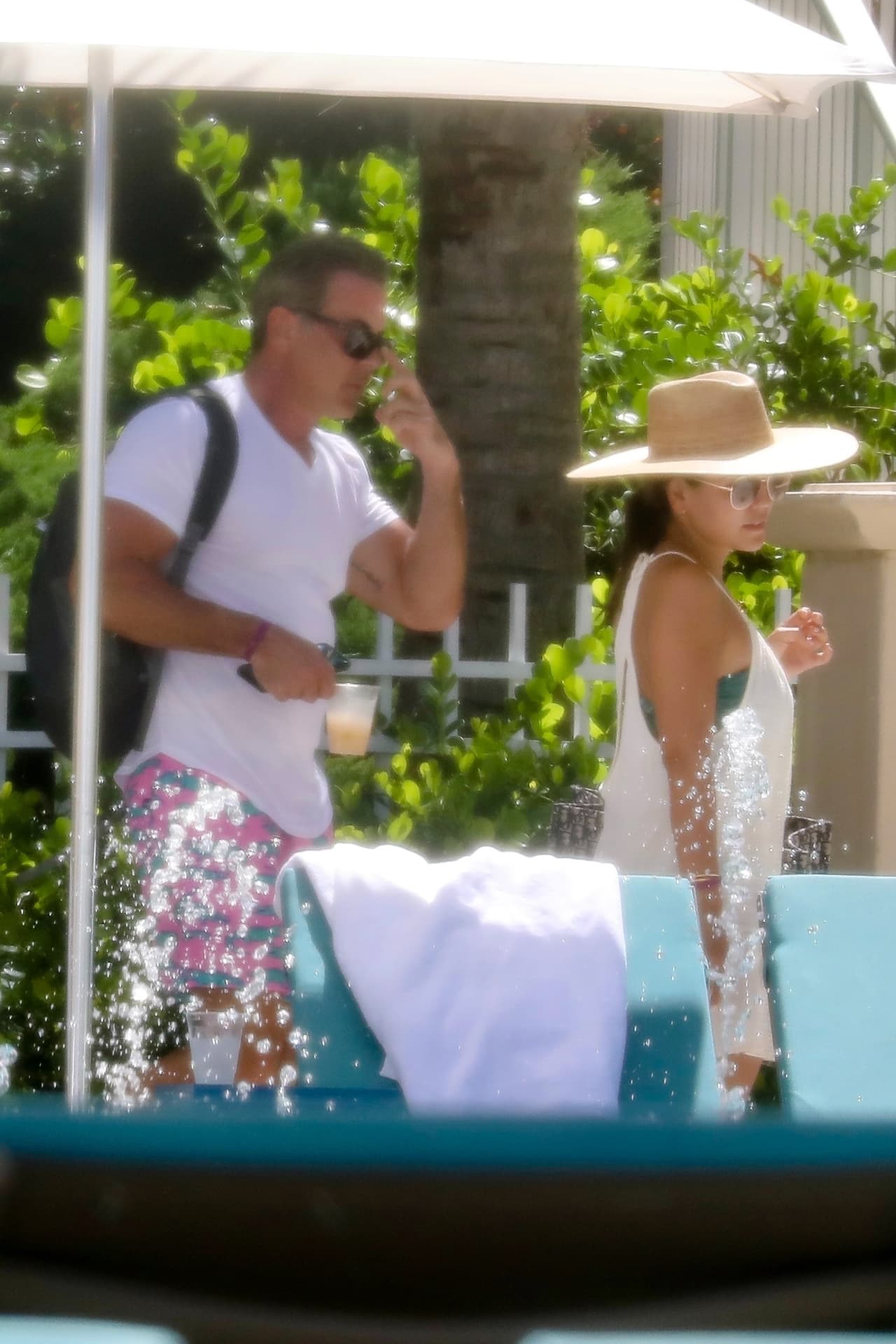 <b><a href="https://www.univision.com/temas/karina-banda">Karina Banda y Carlos Ponce</a> </b>fueron captados mientras se relajaban en la piscina del hotel Ritz-Carlton Key Biscayne en Miami.
<br>