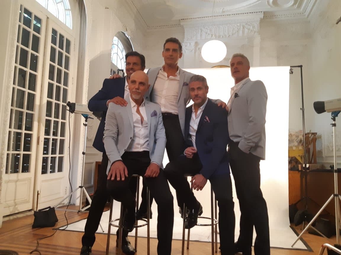 La agrupación Caballero Cantan, que integraba el actor junto con Manuel Landeta, Lisardo, Chao y Agustín Arana, también
<a href="https://www.univision.com/shows/despierta-america/grupo-donde-ricardo-crespo-cantaba-se-pronuncia-sobre-las-acusaciones-de-abuso-sexual-a-su-hija-adolescente-video"><b>emitió un comunicado</b></a> para deslindarse de la situación: "Serán las autoridades correspondientes, en quienes confiamos, que con base a un debido proceso de investigación, determinen la situación".
<br>