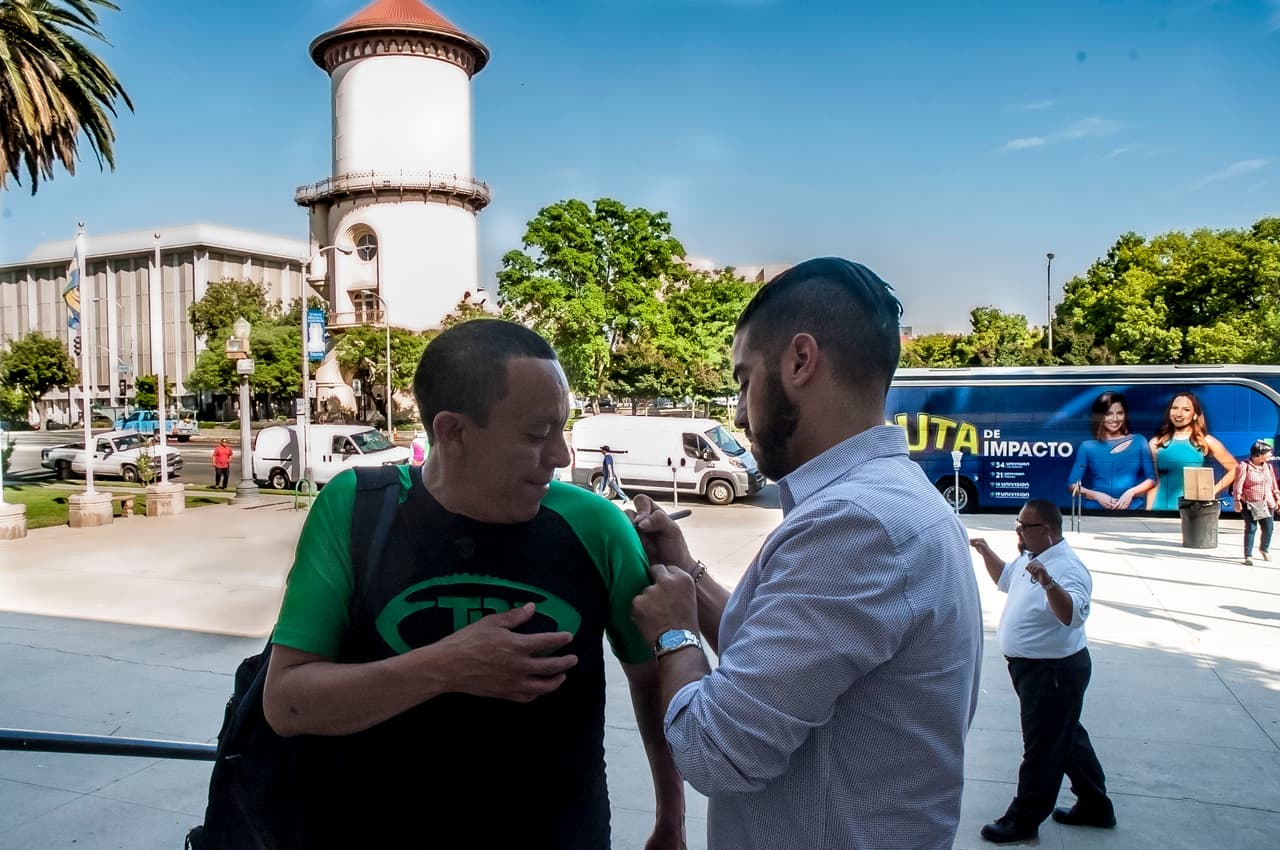 Una bienvenida calurosa fue lo que recibió al equipo de Primer Impacto en Fresno. Tanto del clima como el cariño del público del Valle Central. Todos los presentes tuvieron la oportunidad de tomarse fotos y convivir con el equipo.