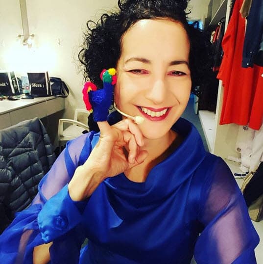 Después de estudiar en el grupo Teatro del Sol, Rocha realizó su primera participación en la telenovela peruana 'Los de arriba y los de abajo'.