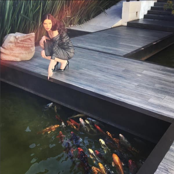 Tacones y vestido, una excelente elección.