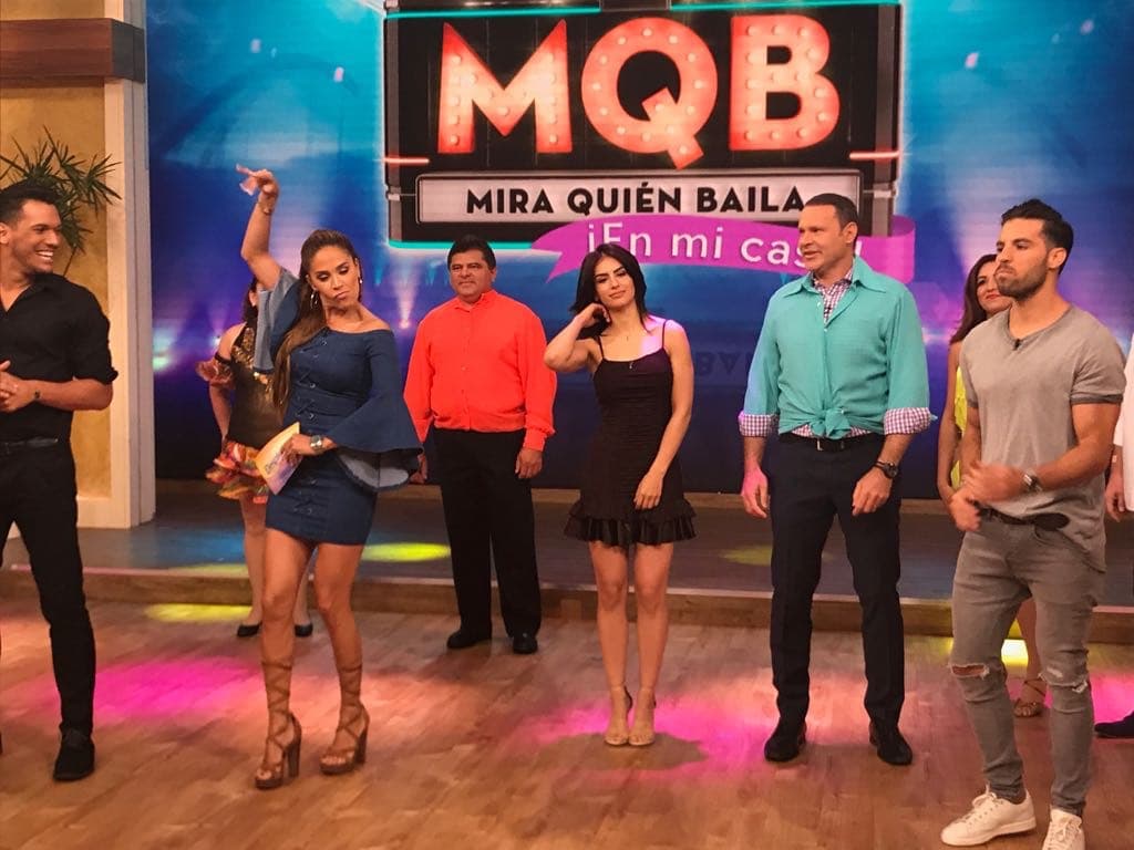 Todos estaban listos para el baile, hasta Karla Martínez les puso el ejemplo.