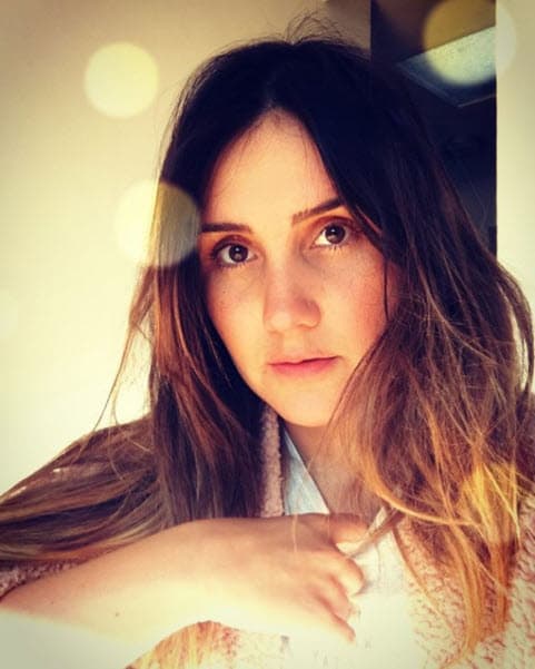 Cuando la ex RBD comparte este tipo de imágenes, sus seguidores halagan su belleza: "¡Qué hermosa te ves así natural! Te admiro mucho besotes Dulce", "Eres naturalmente hermosa, te quiero", "Tú eres actriz, y el estar maquillada es parte de tu trabajo, pero la verdad es que tú no necesitas maquillaje para verte guapa, realmente eres una mujer hermosa", son algunos de los comentarios que se pueden leer en su cuenta de Instagram.