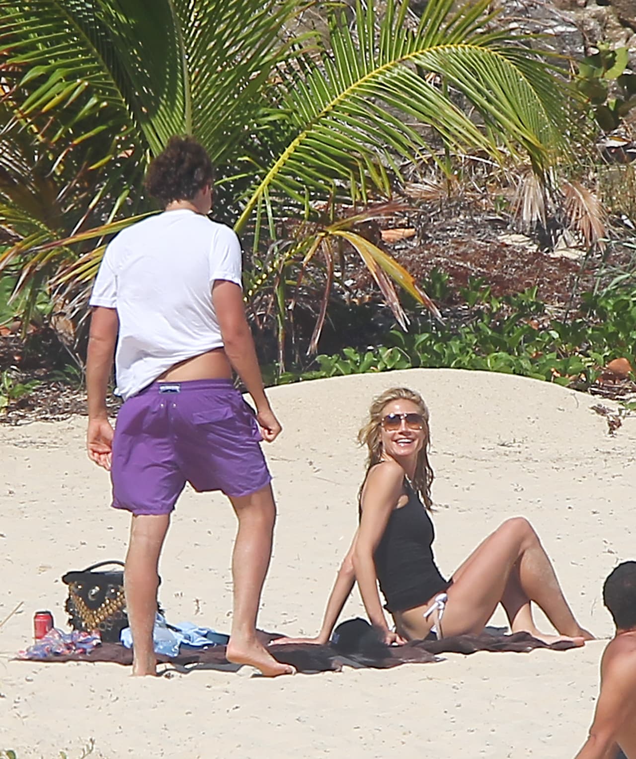 Heidi se ve súper enamorada.