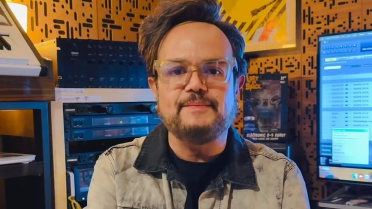 Aleks Syntek dice que trataron de "encerrarlo en una clínica de salud mental" tras "brote psicótico"