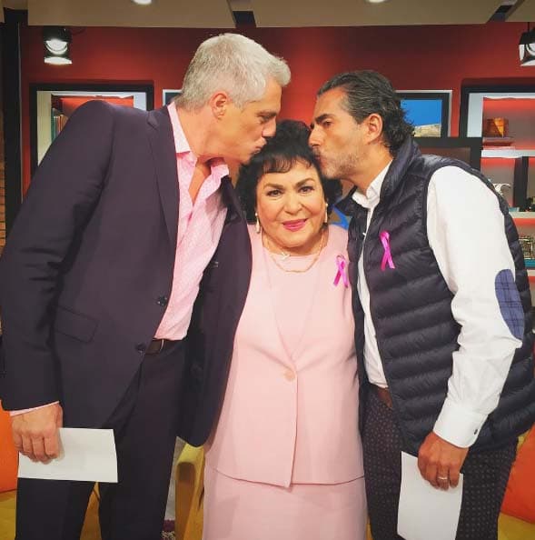 ¡Carmen Salinas es la más suertuda! Lisardo y Raúl Araiza estuvieron muy contentos con la visita de la gran actriz.