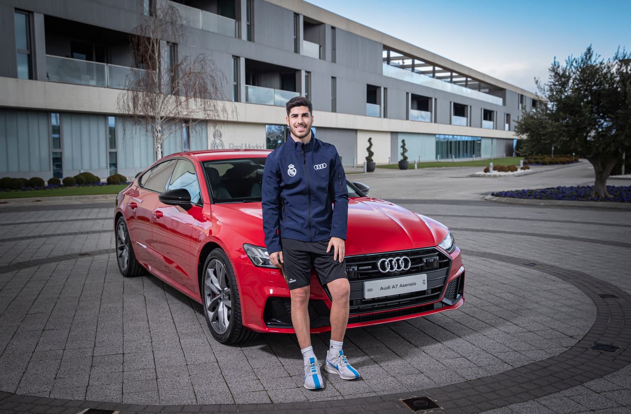 Otro jugador que dejó las SUVs a un lado y escogió un elegante Audi A7 Sportback 50 TDI fue 
<b>Marco Asensio</b>, quien todavía se recupera de una grave lesión... aunque su sonrisa nos indica que todo va bien.