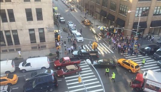 Tiroteo en edificio federal deja a dos muertos