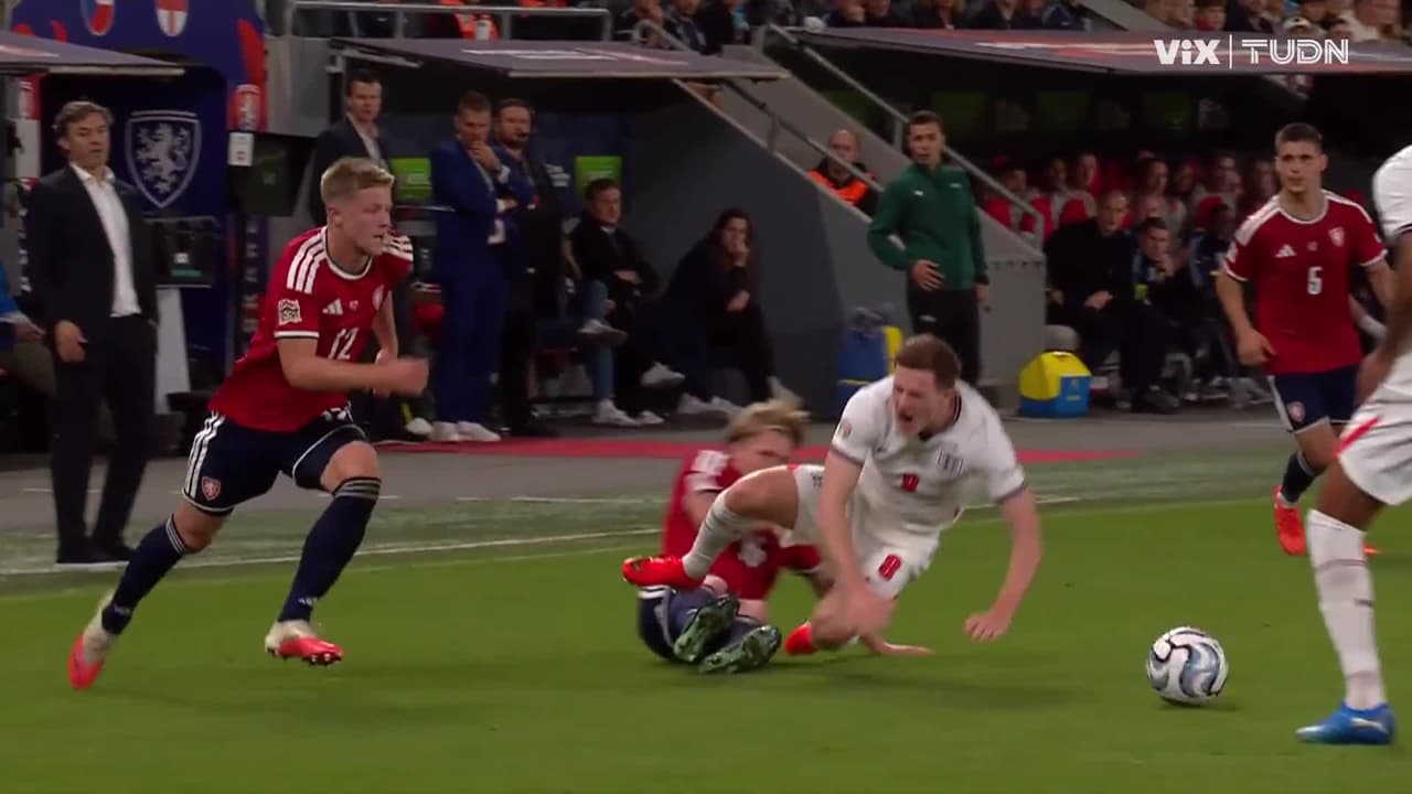 ¡No es de roja, es de cárcel! La faltota de Pavel Sulc vs. Inglaterra