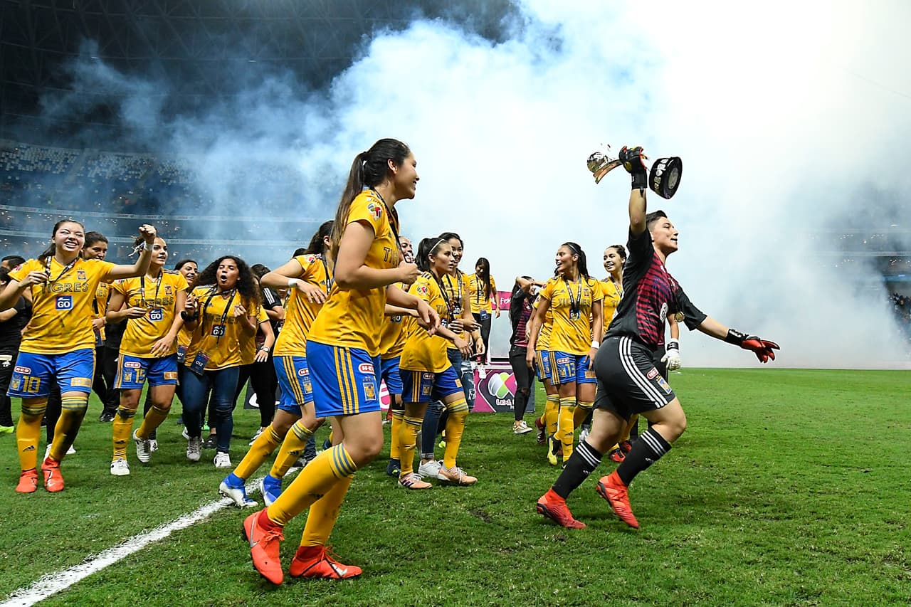 Tigres se corona campeón de la Liga MX Femenil tras vencer 2-1 a Monterrey en el Juego de Vuelta de la gran Final del Clausura 2019 y con un 3-2 en el global en partido efectuado en el Estadio BBVA. Así fueron los festejos de las felinas campeonas.