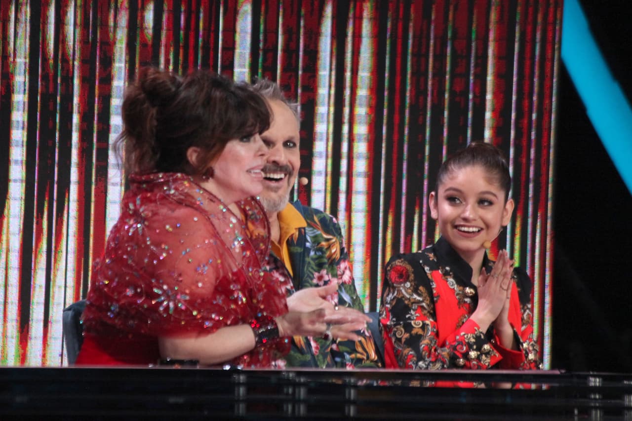 No podíamos cerrar este recuento sin hablar del momento que más emocionó a Verónica Castro: cuando vio a su nieta Rafaela en el escenario de Pequeños Gigantes: "Ay, mi amor, me muero" repetía la jueza una y otra vez, mientras Miguel Bosé la tomaba de la mano.