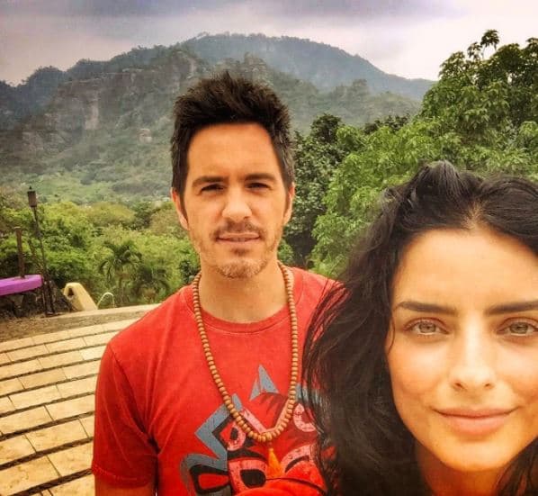 <b><a href="http://www.univision.com/entretenimiento/bodas-de-famosos/la-boda-de-aislinn-derbez-y-mauricio-ochmann-video">Aislinn Derbez y Mauricio Ochmann</a></b> se conocieron cuando filmaron la película ‘A la mala’, en 2014.