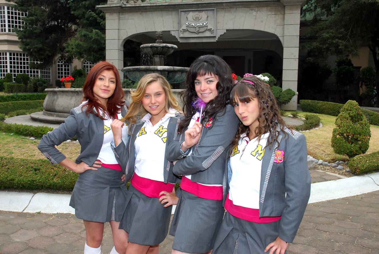 'Las divinas' eran el club vip de 'Antonella', ahí sólo estaban las chavas más bellas y adineradas de la escuela, por lo que se sentían con el derecho de humillar a sus demás compañeros.