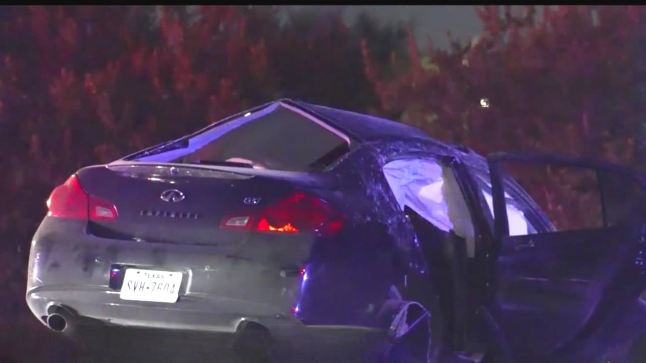 Un adolescente muere y tres resultan heridos tras volcadura en Houston; había armas en el auto