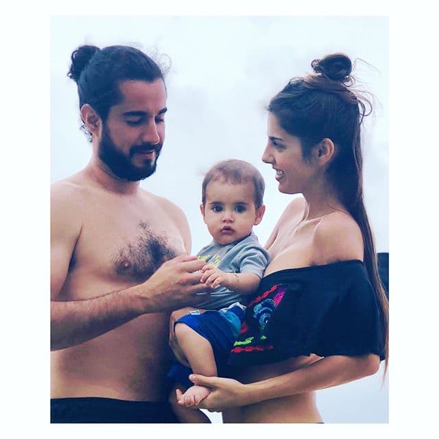 "Hoy 12 de noviembre, cumplo 1 año de casada y 8 meses de que nació mi bebé. Sin duda, ha sido mi mejor año, me siento afortunada de tener a Marcelo (el bebé más sonriente y hermoso del mundo) y de estar con el amor de mi vida 'mi Pipo'... y sí... ¡los sueños se cumplen!", escribió la actriz junto a esta imagen.