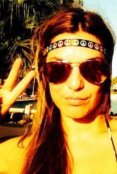 Esta guapa argentina hubiera sido feliz en la década de los 60. Peace and Love.