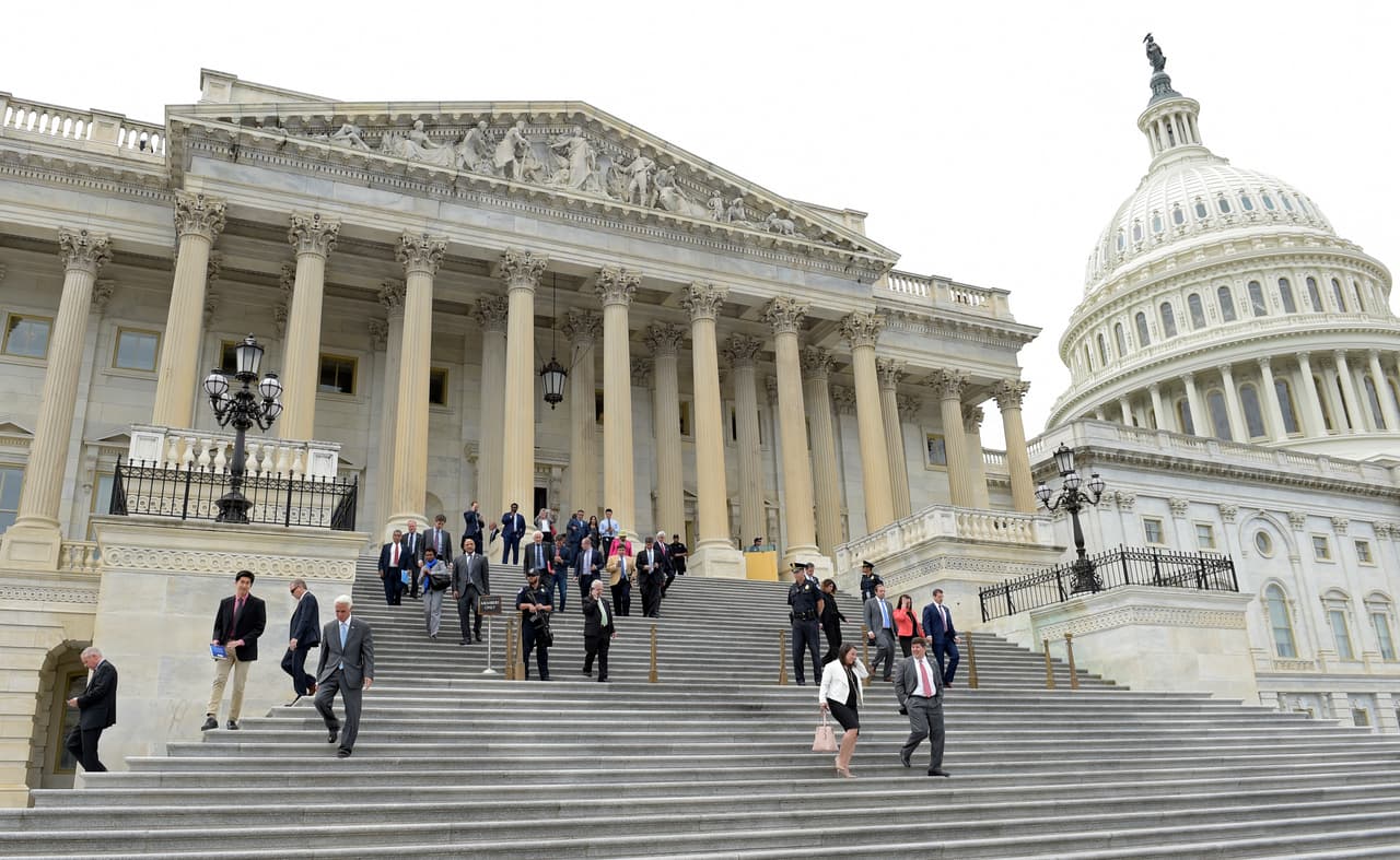 A pesar de las promesas de los nuevos líderes demócratas y republicanos durante la década pasada de restaurar un proceso consagrado por el tiempo, la orden regular no se ha vuelto a aplicar.