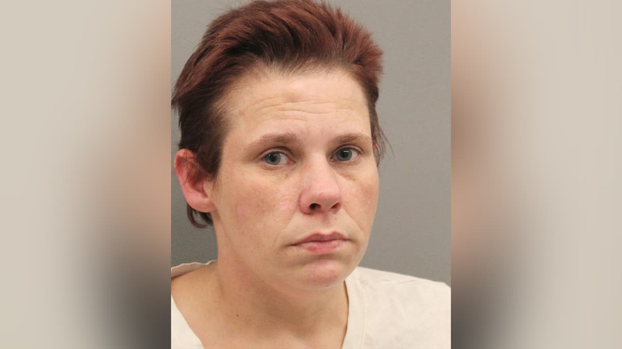 Debra Lee Ireland, es sospechosa de robo.