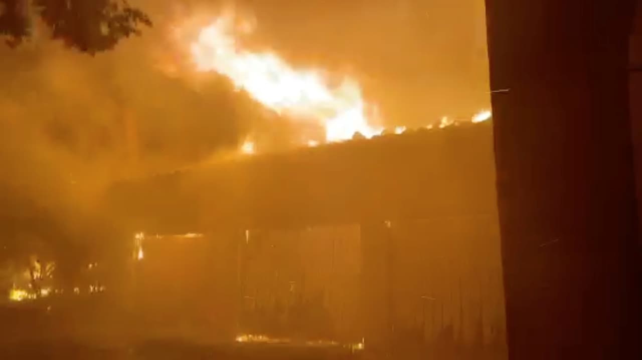 Según el Departamento de Bomberos del Condado de San Bernardino las causas del incendio 'Hillside' todavía se están investigando.