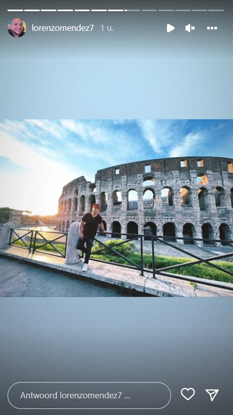 Se sabe poco sobre la identidad de Jennifer, pues el artista ha mantenido a discreción su presunta relación.
<br>