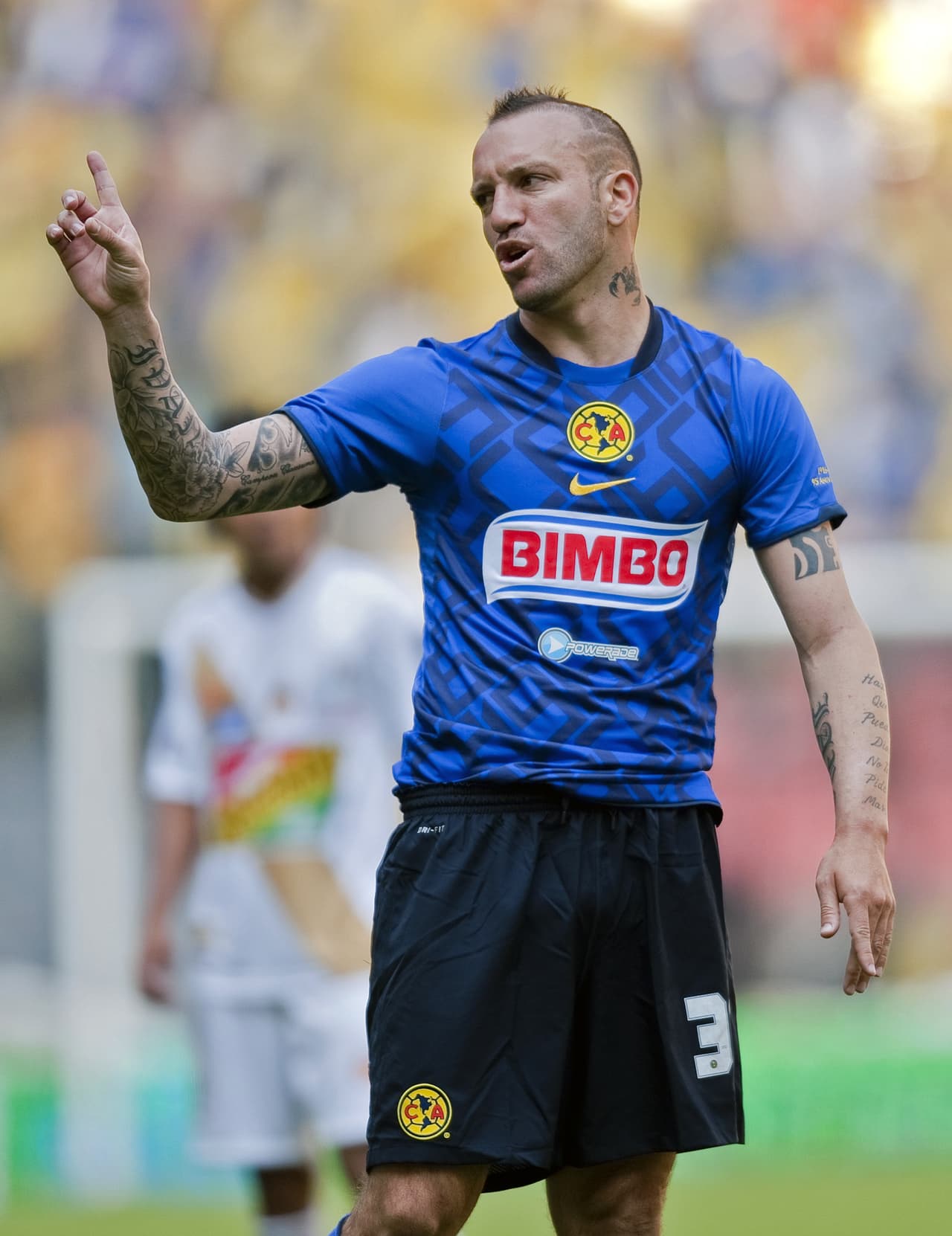 El delantero Matías Vuoso, que pasó por Santos Laguna, América y Cruz Azul entre otros, tiene sus brazos con tribales y su espalda con ángeles