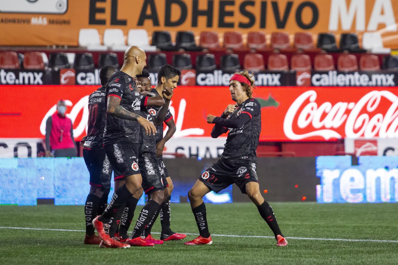 Miller Bolaños le asistió para que con un zurdazo mandara guarda el balón pegado al palo izquierdo.