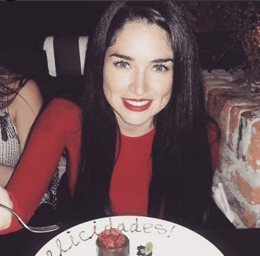 Su pasión por la actuación la llevo a estudiar la carrera de artes dramáticas en la academia de Augusto Fernández.