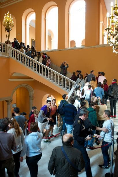 La gente esperó durante horas poder ingresar a la capilla.