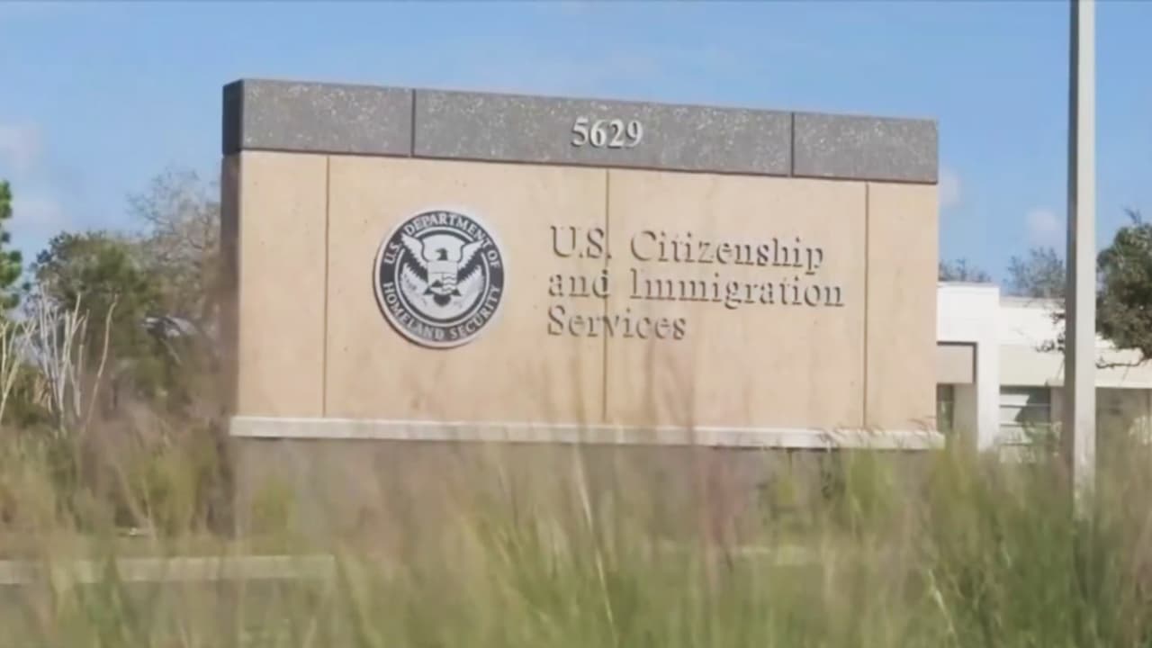 Jueza anula fallo que respaldaba facultades de administración Trump para detener inmigrantes; ¿se puede apelar?