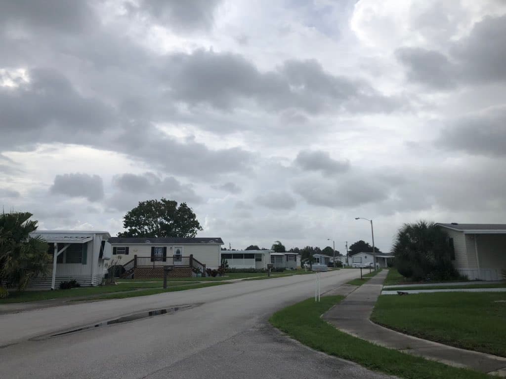 Las autoridades advierten que el riesgo persiste para la costa este de Florida, Georgia y las Carolinas.