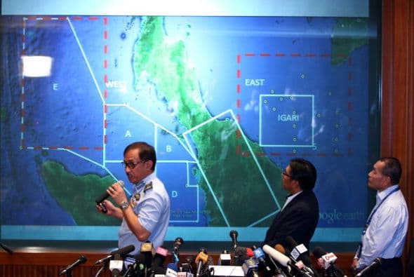 La compañía estadounidense DigitalGlobe Inc. despegó dos de sus cinco satélites sobre la zona donde desapareció el avión para poder localizar los restos de la nave.