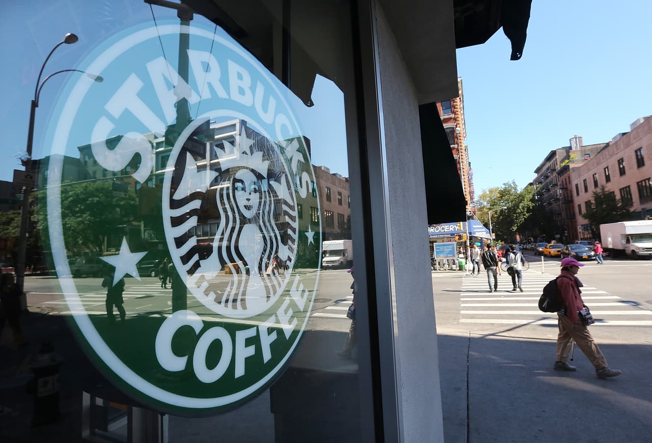 Varios locales de Starbucks en Manhattan cerraron el domingo "por precaución" ante rumores de posibles protestas. Sin embargo, no se reportaron disturbios y las tiendas volvieron a abrir.
