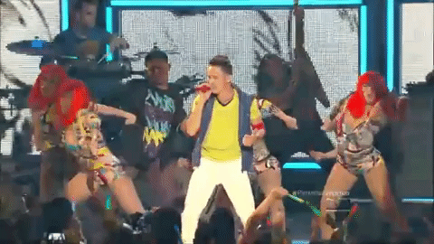 En 2013, el cantante lanzó su tercer álbum 'Vive2Life', del que se desprende el sencillo 'Live your life', que presentó en Premios Juventud 2012, y que incluye colaboraciones con el dúo Río Roma y el reggaetonero Pitbull.