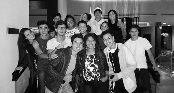 A estas alturas del show, los chicos son como una familia.