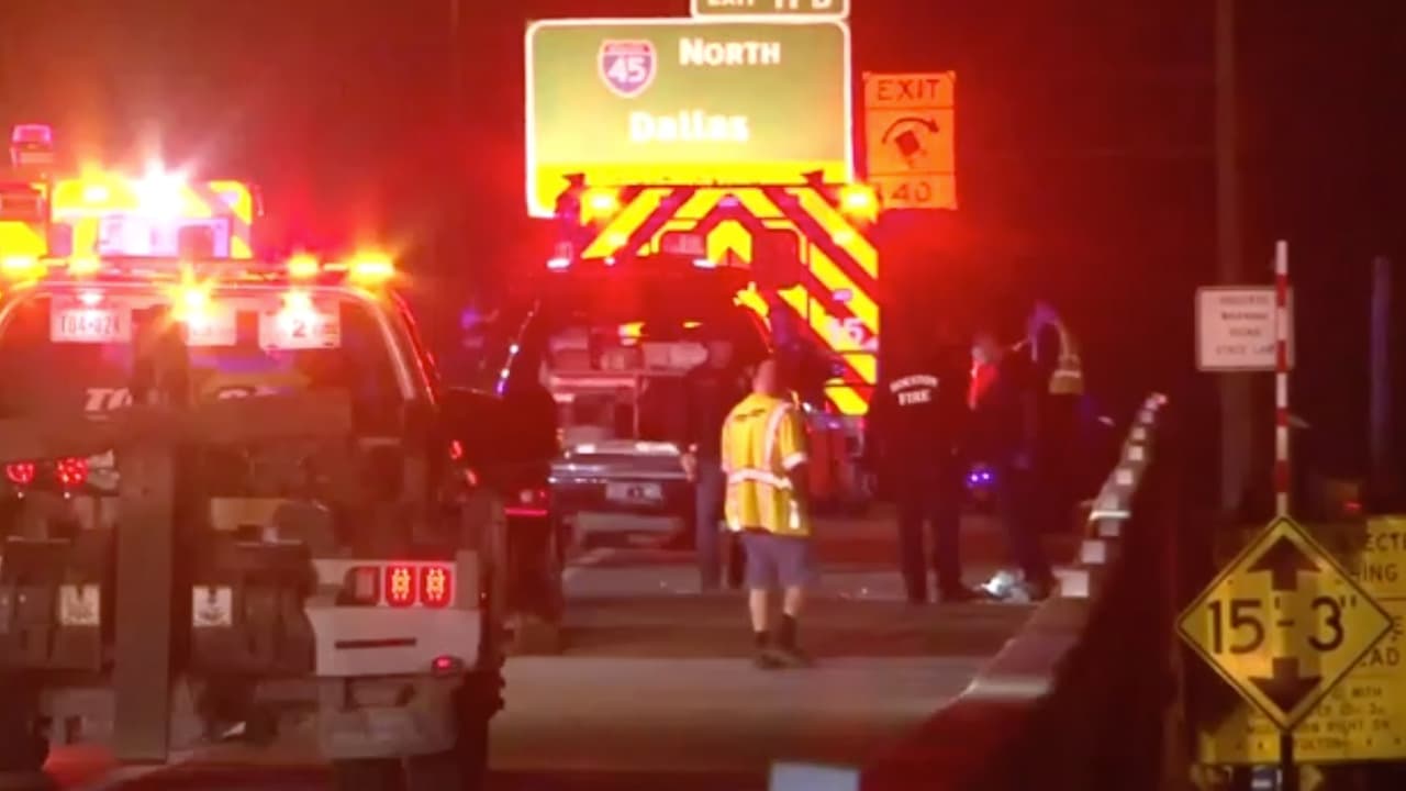 En el vehículo viajaban dos jóvenes más, uno resultó herido y el otro salió ileso, de acuerdo con la información del Departamento de Policía de Houston.