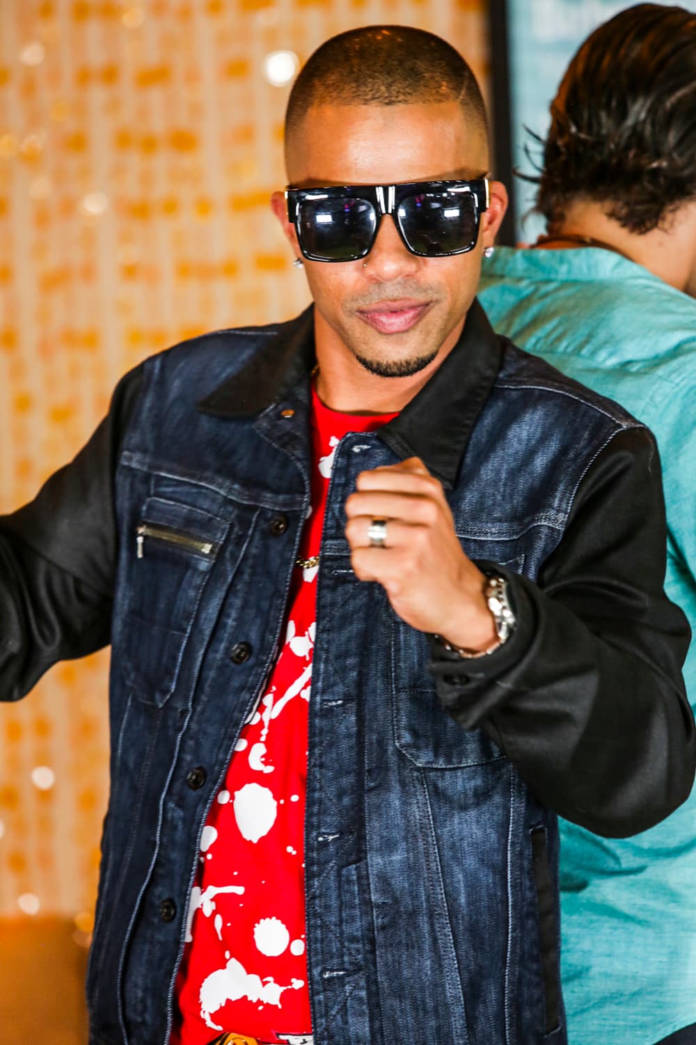 En una gran variedad de estilos, el accesorio predominante entre las celebridades que asistieron a la entrega de este año fue, sin duda las gafas de sol.