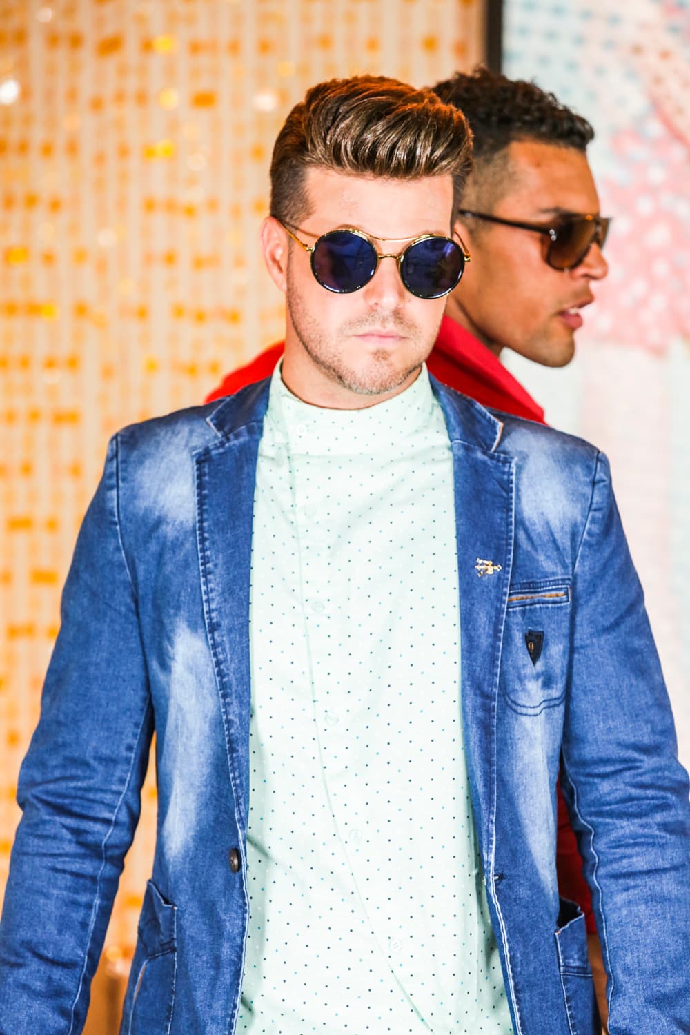 En una gran variedad de estilos, el accesorio predominante entre las celebridades que asistieron a la entrega de este año fue, sin duda las gafas de sol.