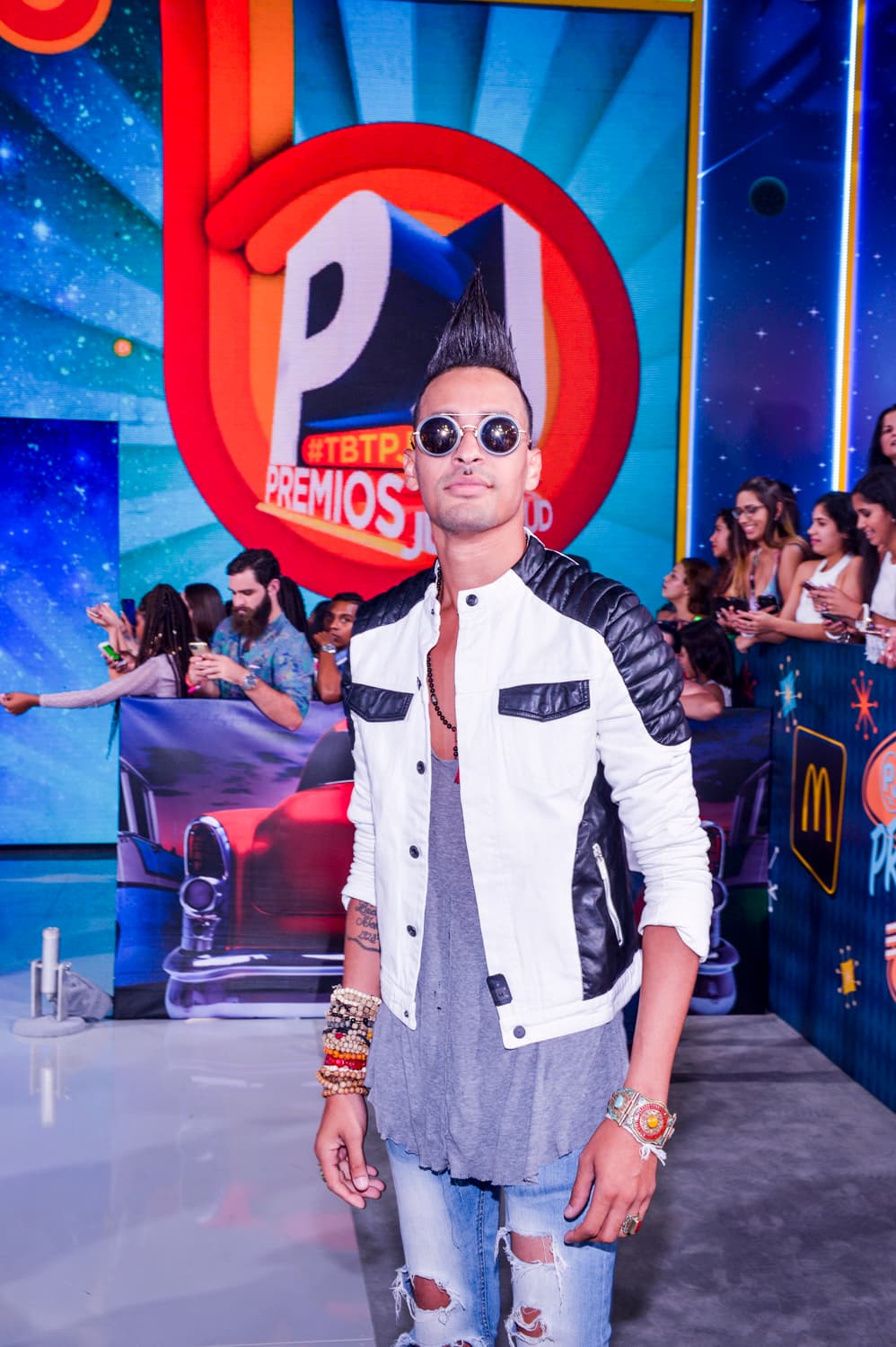 En una gran variedad de estilos, el accesorio predominante entre las celebridades que asistieron a la entrega de este año fue, sin duda las gafas de sol.