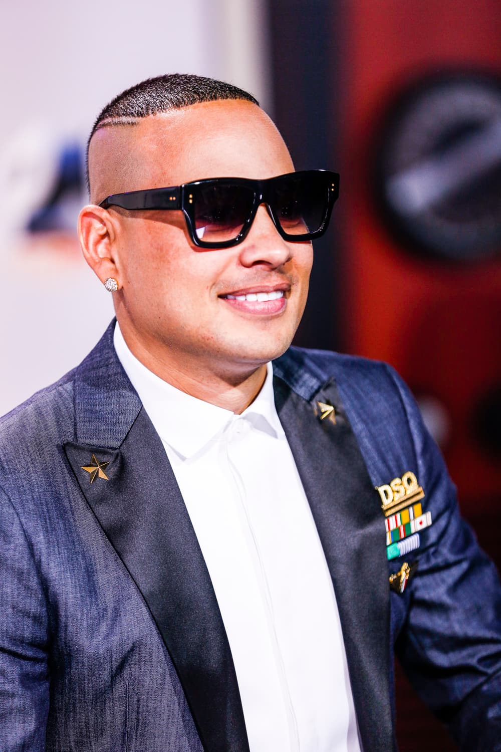 En una gran variedad de estilos, el accesorio predominante entre las celebridades que asistieron a la entrega de este año fue, sin duda las gafas de sol.