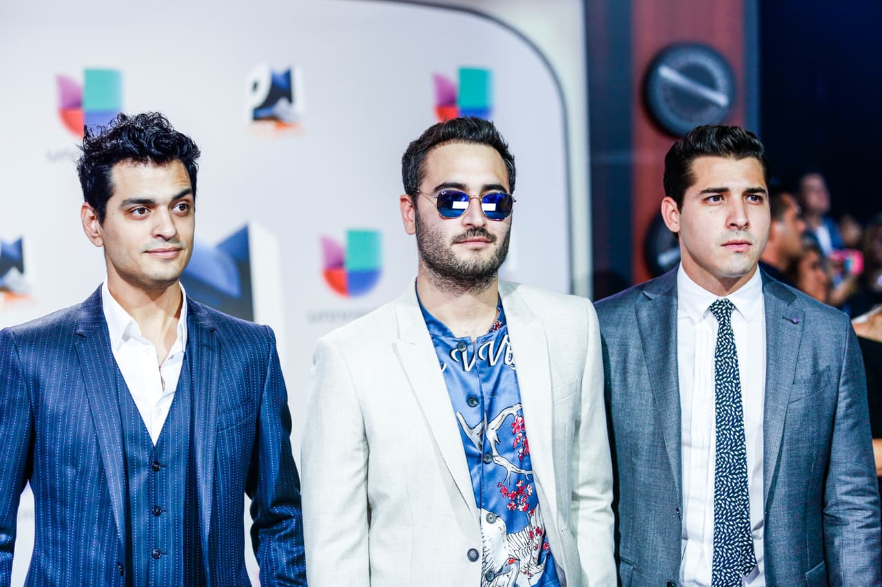 En una gran variedad de estilos, el accesorio predominante entre las celebridades que asistieron a la entrega de este año fue, sin duda las gafas de sol.