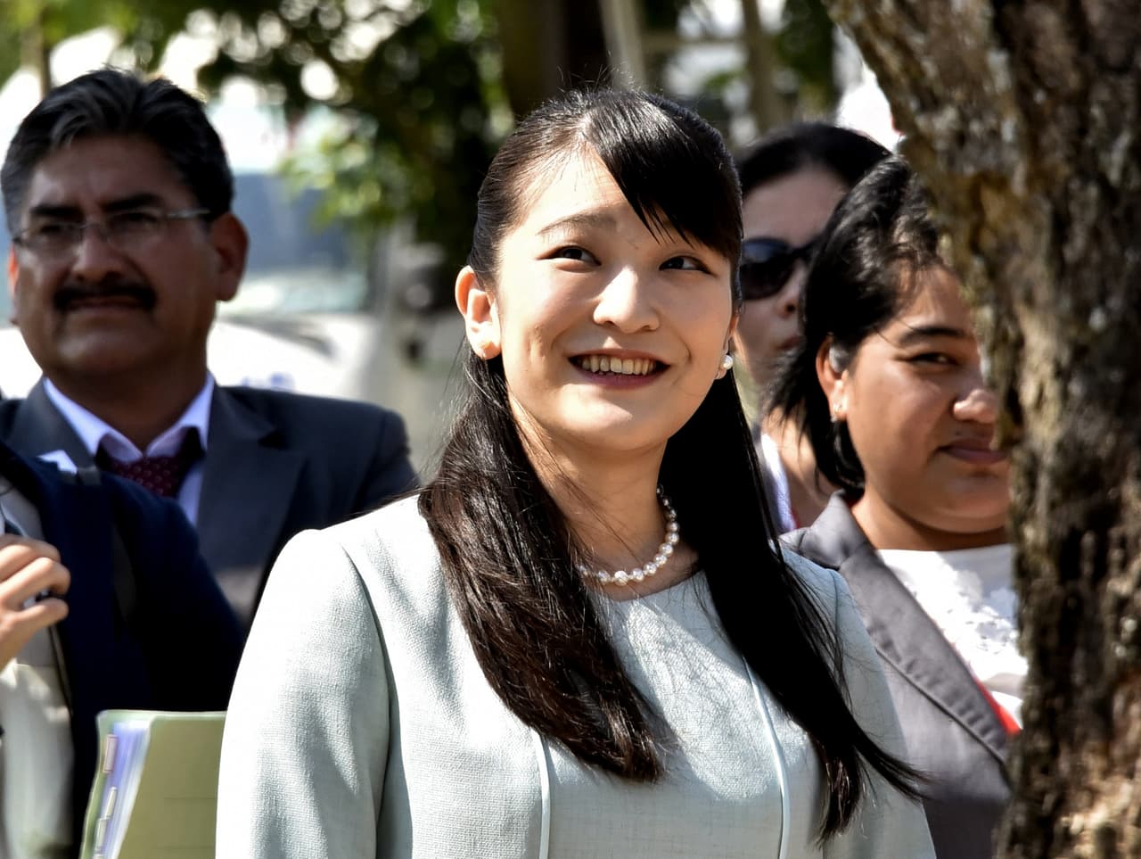 Muchos ven en Mako y Kei una historia de amor singular: la historia de la princesa que por amor sacrifica su estatus real y rechaza los 1.35 millones de dólares que el gobierno japonés ofrece a los miembros de la familia real que pierden su estatus de realeza.